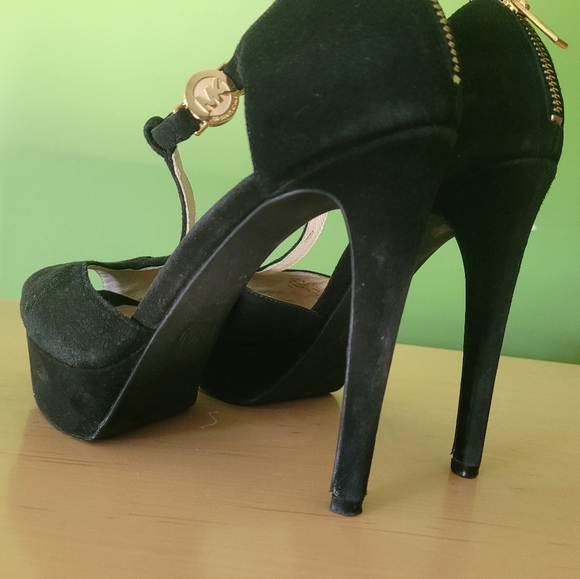 Heels - Picture 3 of 5